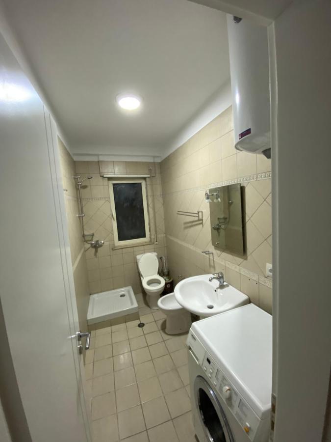 View 3 With To Double Rooms! Appartement